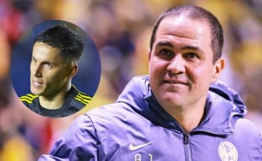 André Jardine despide a Brian Rodríguez.