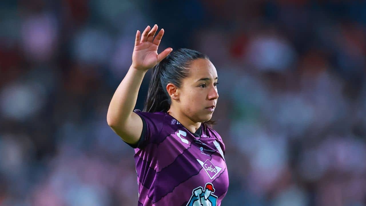 La escalofriante herida de Charlyn Corral en el Duelo de Estrellas de Liga MX Femenil vs Barcelona | VIDEO