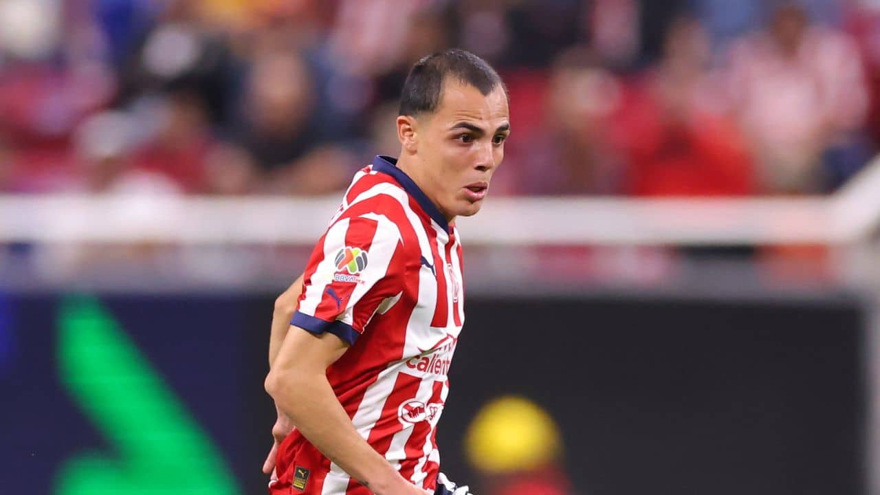 Los millones que se embolsará Chivas por Hugo Camberos si se concreta su salida: ¿Cómo va el tema?