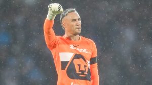 Keylor Navas se estrenó como universitario en CU.