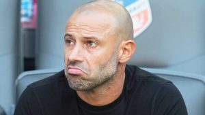 Javier Mascherano rompió el protocolo. ¿Lo sancionan?