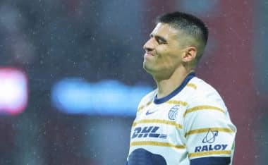 Memote Martínez se perdió un gol increíble y lo cuestionan.