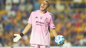 Nahuel Guzmán y su osote en Tigres vs América.