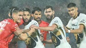 Pumas vs Necaxa sufrió de la lluvia en CDMX.