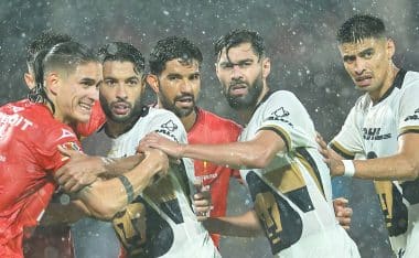 Pumas vs Necaxa sufrió de la lluvia en CDMX.