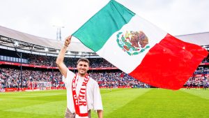 Santiago Giménez regresó a Países Bajos para despedirse del Feyenoord.