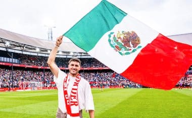 Santiago Giménez regresó a Países Bajos para despedirse del Feyenoord.
