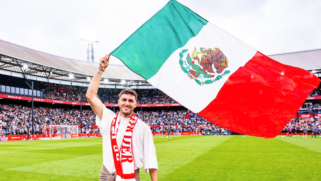 Santiago Giménez volvió a Feyenoord: caótica despedida para el Bebote y un inesperado regalo