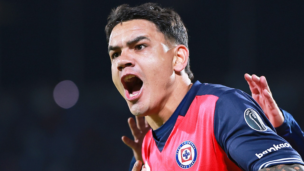 Cruz Azul da nueva oportunidad al Toro Fernández, podría jugar en breve, pero su futuro es incierto