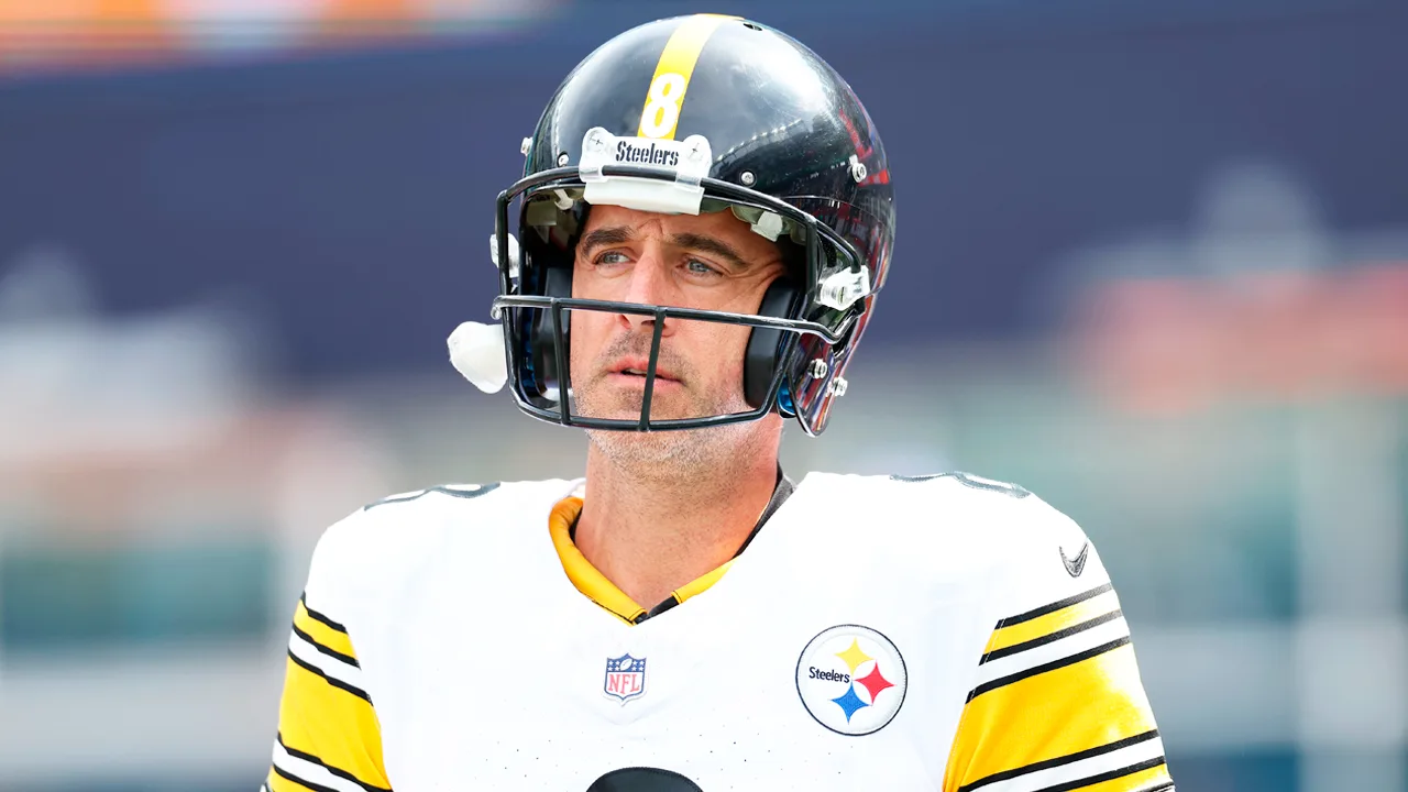 Aaron Rodgers ha tenido un gran cambio en su uniforma para esta temporada de la NFL 2025.