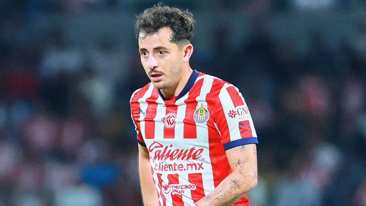 Standupero hace broma a Alan Mozo y el jugador de Chivas tiene inesperada reacción