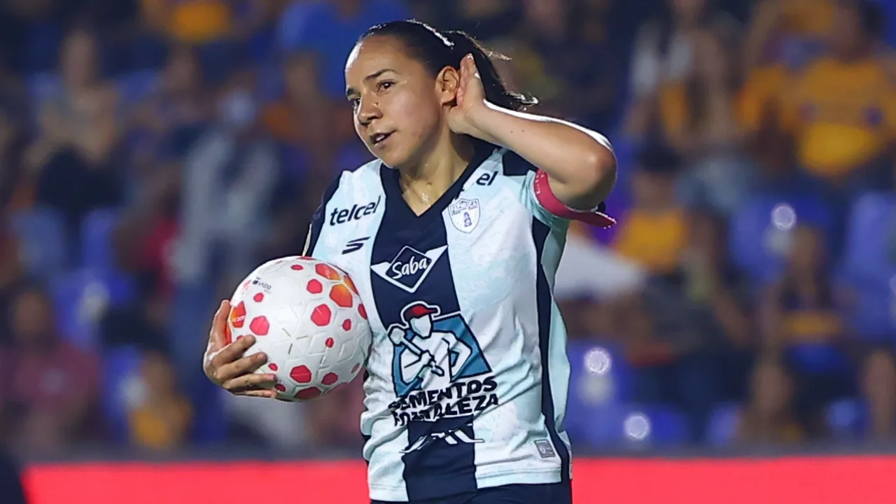 Charlyn Corral, Pachuca