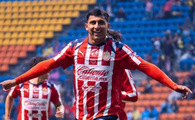 Bryan González, Chivas