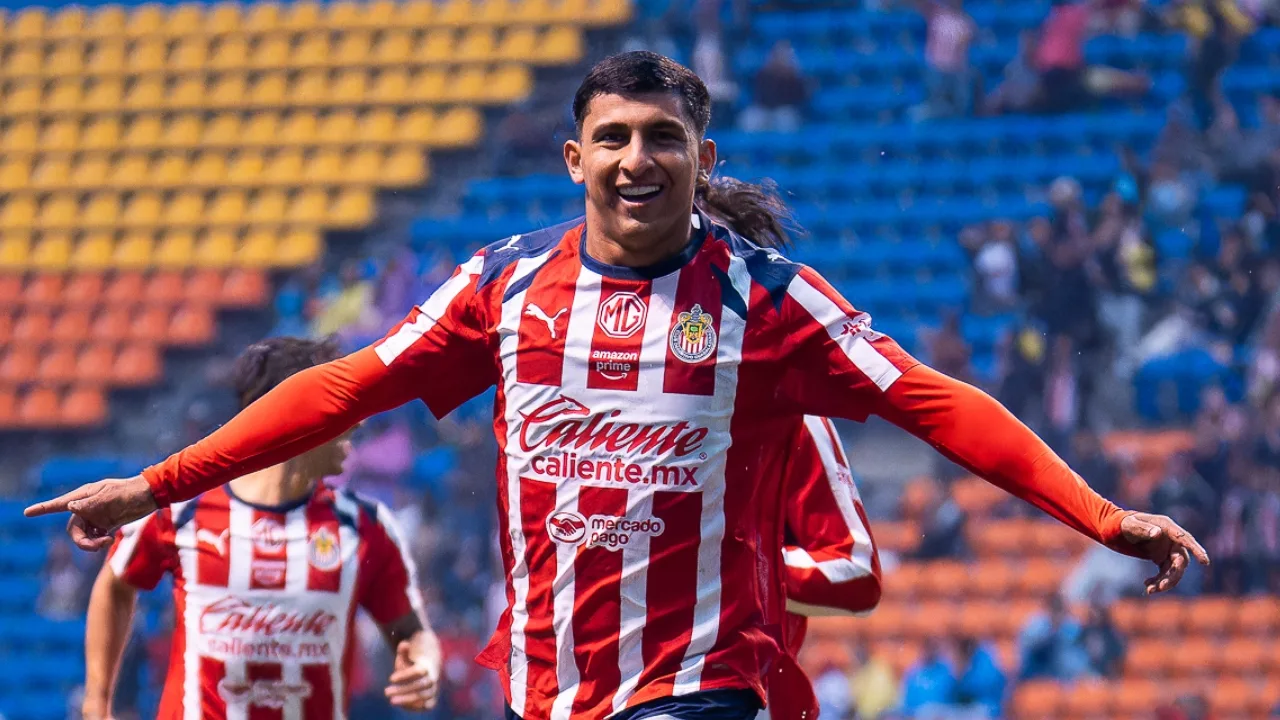 Bryan González, Chivas