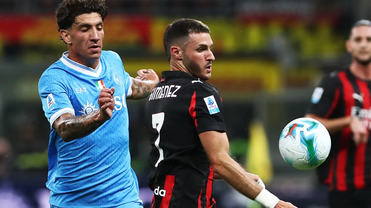 Santiago Giménez en la victoria de AC Milan sobre Napoli en la Serie A