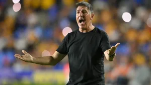 Definido: El DT que llega al León de James Rodríguez tras la salida de Berizzo