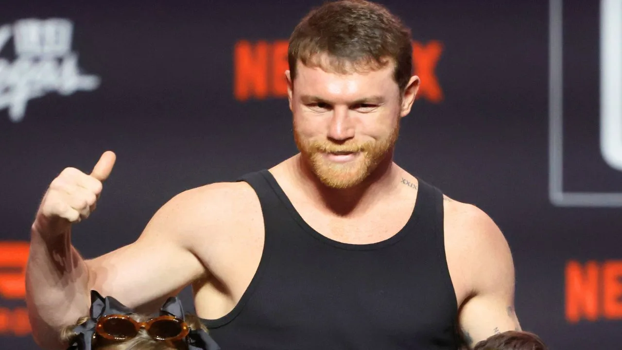 Canelo Álvarez presume lujoso Lamborghini previo a su pelea vs Crawford que cuesta una millonada