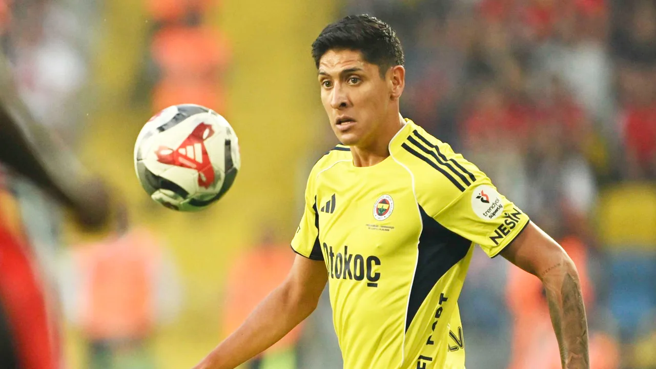 Edson Álvarez es uno de los jugadores más valiosos de la plantilla del Fenerbahce.