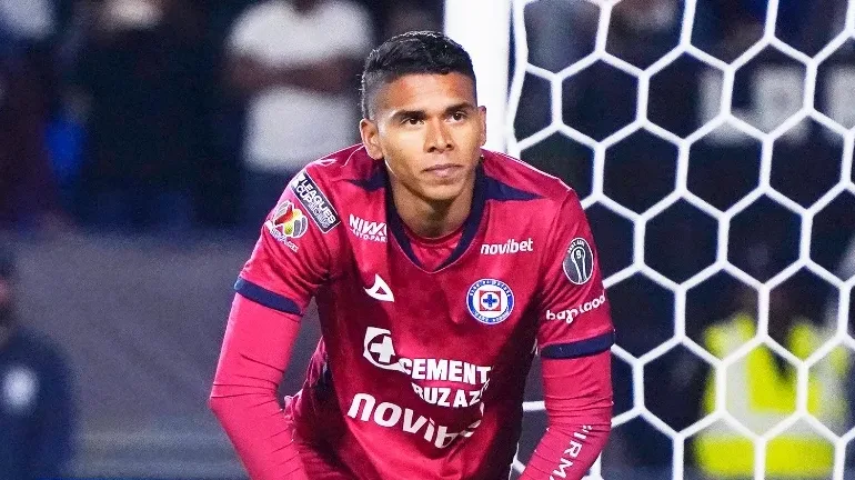 Kevin Mier comete un grave error con Colombia en las Eliminatorias Conmebol y preocupa a Cruz Azul para el Apertura 2025 | VIDEO