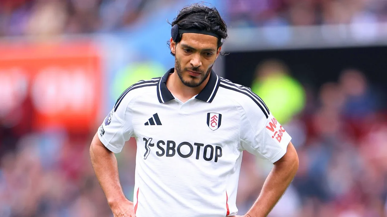 Selección Mexicana en alerta: Así fue la lesión de Raúl Jiménez con el Fulham que preocupa a Javier Aguirre.