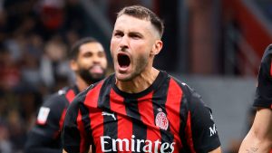 Pese a las críticas Santiago Giménez se encuentra entre los mejores jugadores del AC Milan en un prestigioso ranking