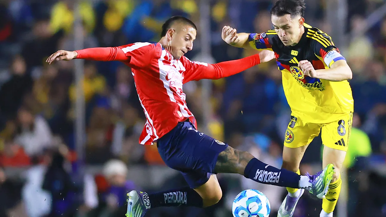 América vs Chivas: escalofriante lesión de Álvaro Fidalgo enciende las alarmas en Coapa | Video