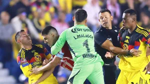 El América vs Chivas acabó con un duro cruce entre Érick Gutiérrez y Chiquito Sánchez.