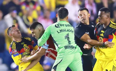 El América vs Chivas acabó con un duro cruce entre Érick Gutiérrez y Chiquito Sánchez.