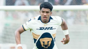 Ángel Azuaje confesó sentirse 'raro' rodeados de figuras en Pumas.