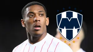 Anthony Martial concretó su fichaje por Rayados este verano.