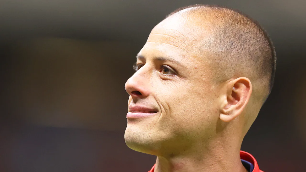 Chicharito Hernández vuelve con Chivas y causa revuelvo en redes sociales con desafiante posteo