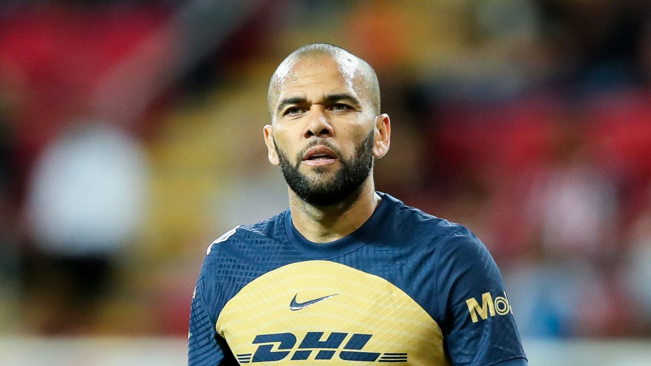 Dani Alves se olvida de Pumas al enfundarse en el uniforme de Boca Juniors: Hasta hubo presentación