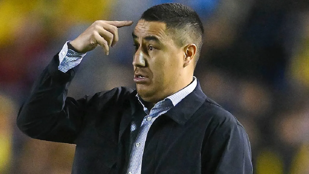 Efraín Juárez, actual DT de Pumas.