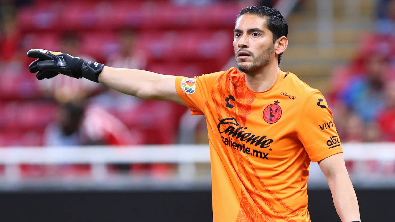 Jesús Corona ya tendría a su reemplazo en la portería tras su próximo retiro al concluir el torneo Apertura 2025