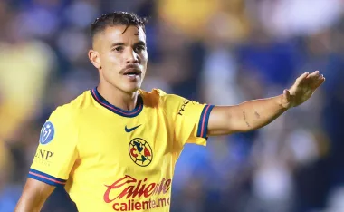 Jonathan Dos Santos se podría quedar fuera del Clásico.