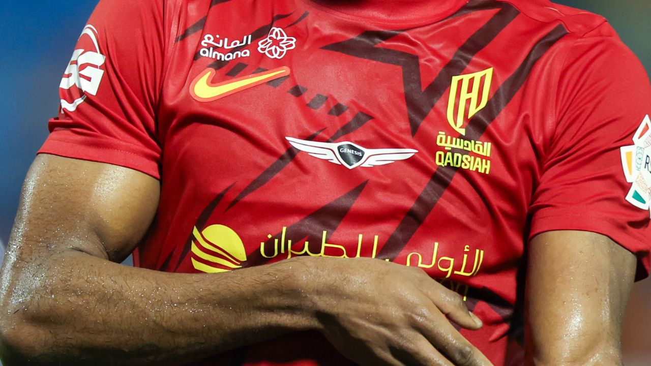 Julián Quiñones, jugador del Al-Qadisiya. 
