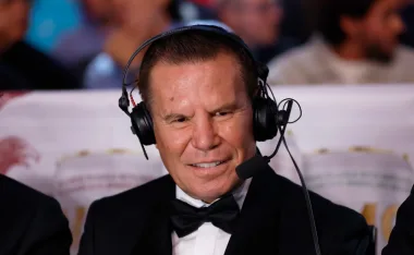 Julio César Chávez fue hospitalizado y así está hoy.