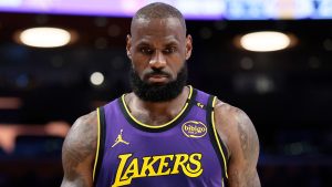 LeBron James habla de sus millones en el banco.
