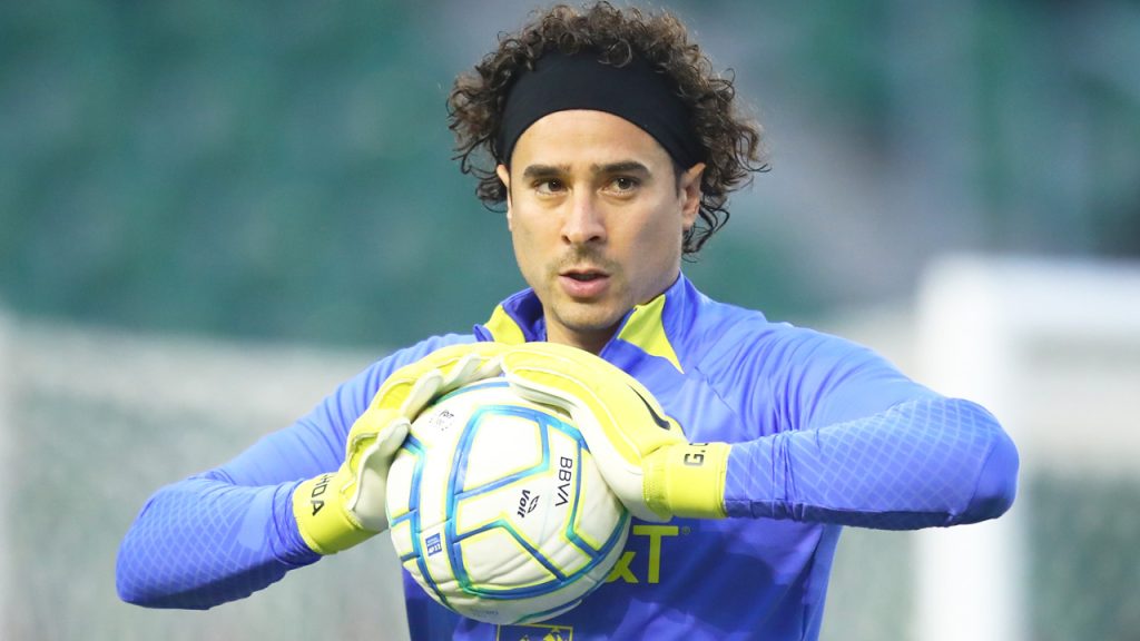 Memo Ochoa y su jugoso sueldo en Chipre.