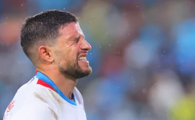 Nacho Rivero fue víctima de la intensidad del partido.