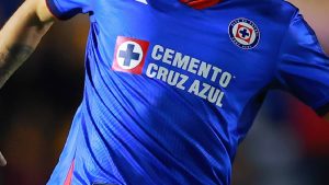 Brilló en Cruz Azul y ahora la rompe en Europa.