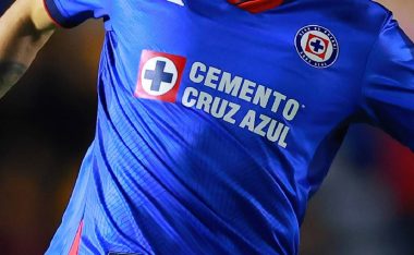 Brilló en Cruz Azul y ahora la rompe en Europa.