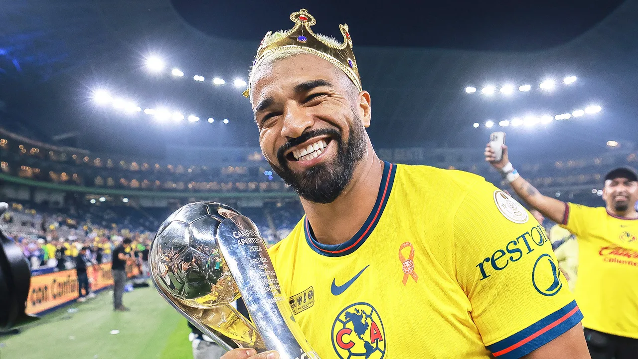 Rodrigo Aguirre celebró su cumpleaños con la plantilla azulcrema.