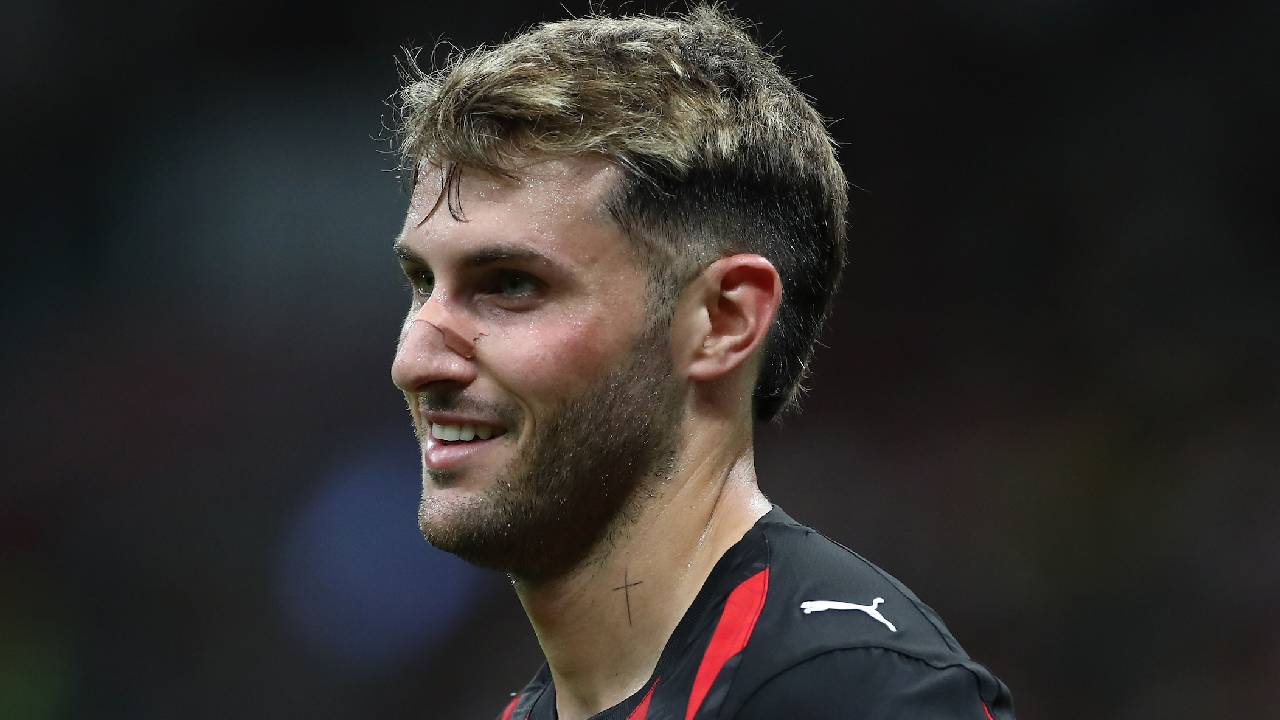 Santiago Giménez, delantero del AC Milan.
