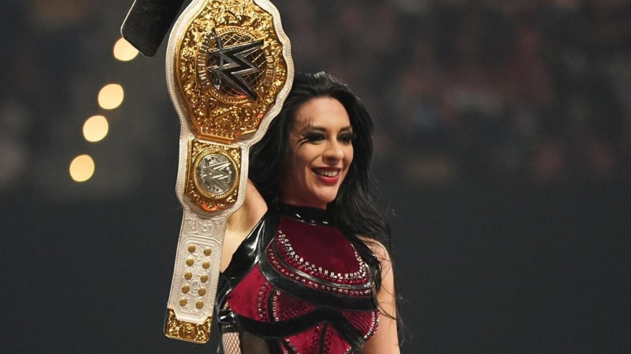 Stephanie Vaquer, Campeona Mundial de WWE. 