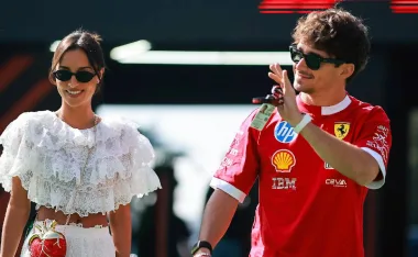 Alexandra Saint Mleux y Charles Leclerc.