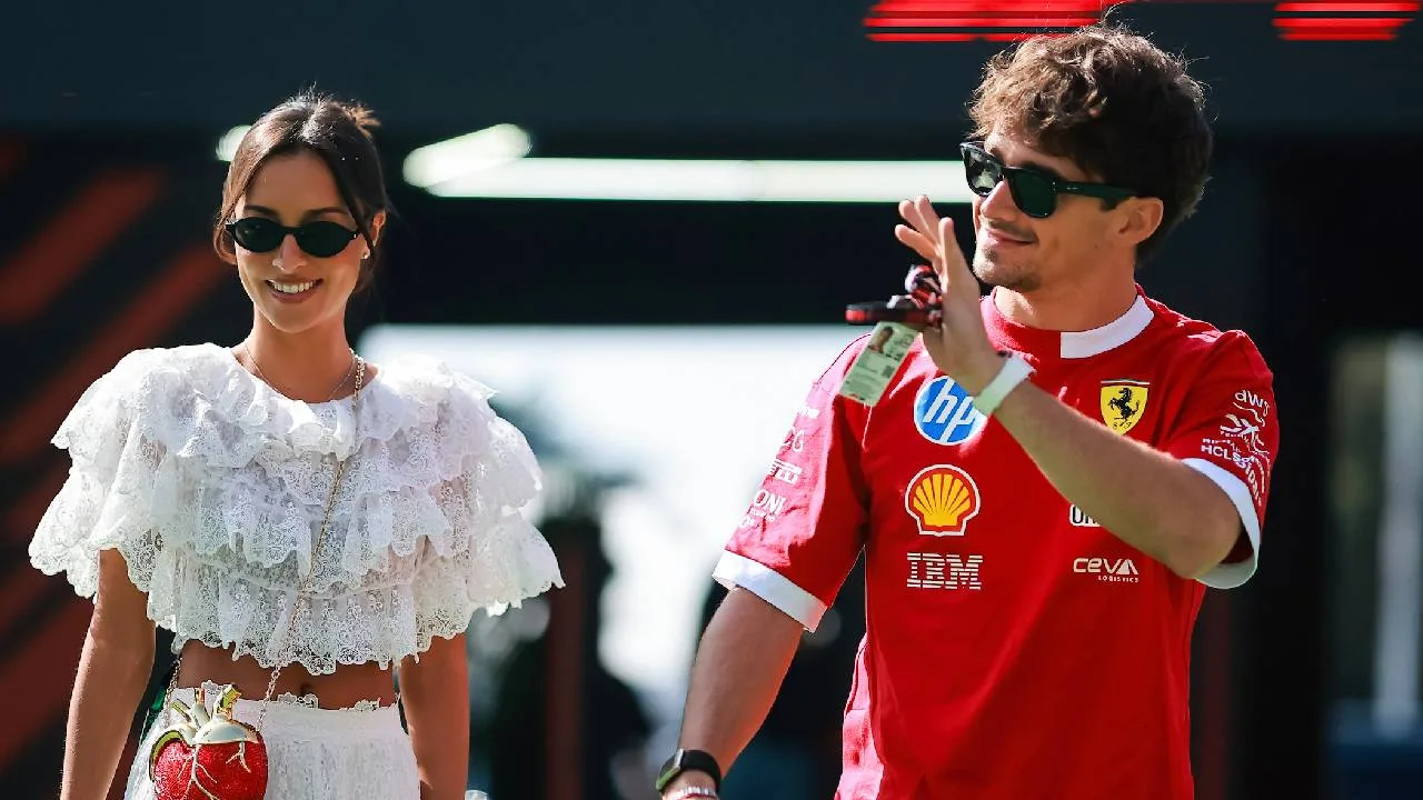 Alexandra Saint Mleux y Charles Leclerc.