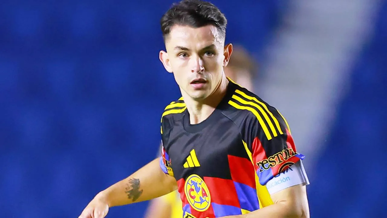 Álvaro Fidalgo regaña a Kevin Álvarez en el América vs Cruz Azul