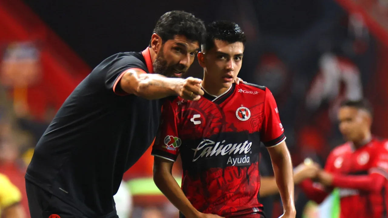 Sebastián Abreu, Gilberto Mora, Tijuana