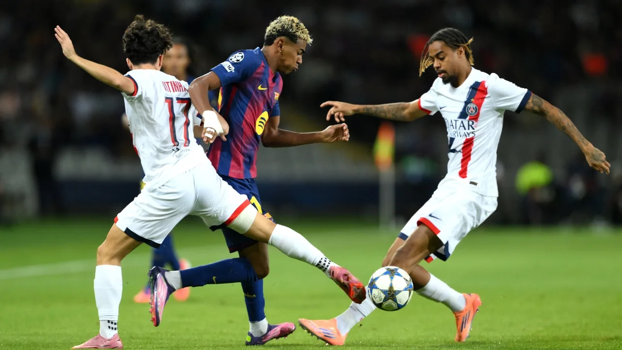 Lamine Yamal en el partido FC Barcelona vs. PSG por la Champions League